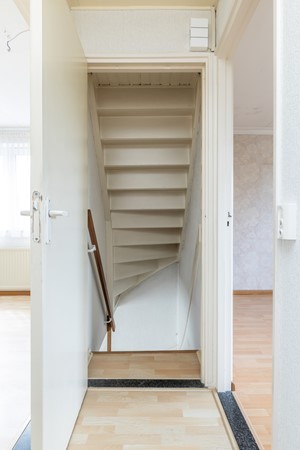 Foto - Te koop: Een ruime twee-onder-een kapwoning met inpandige garage, groot souterrain en goed formaat tuin gelegen op het Zuidwesten op een prima locatie in Wijlre.